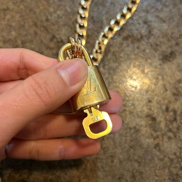 Louis Vuitton #316 Lock and Key Gold Brass with new unbranded chain - Picture 6 of 7